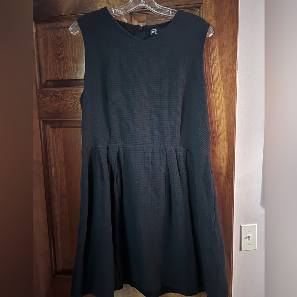GAP sleeveless little black dress w/ zipper back